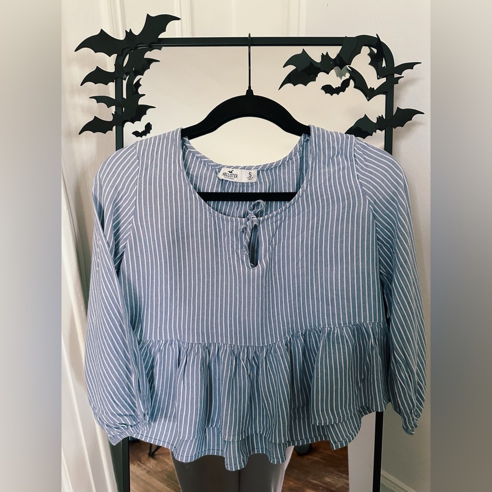 Hollister Blue & White Striped Crop Blouse – Size S